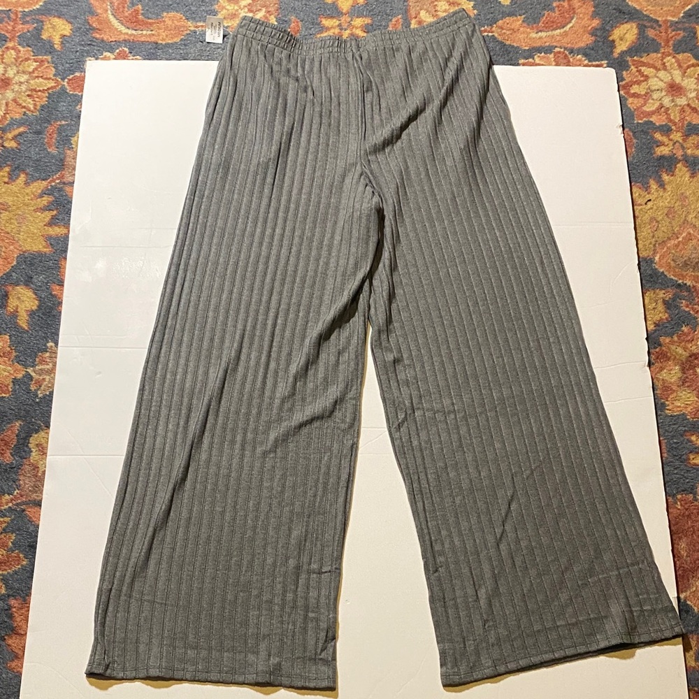 Gray Ribbed Women's Pajama Top and Bottoms - Picture 4 of 5